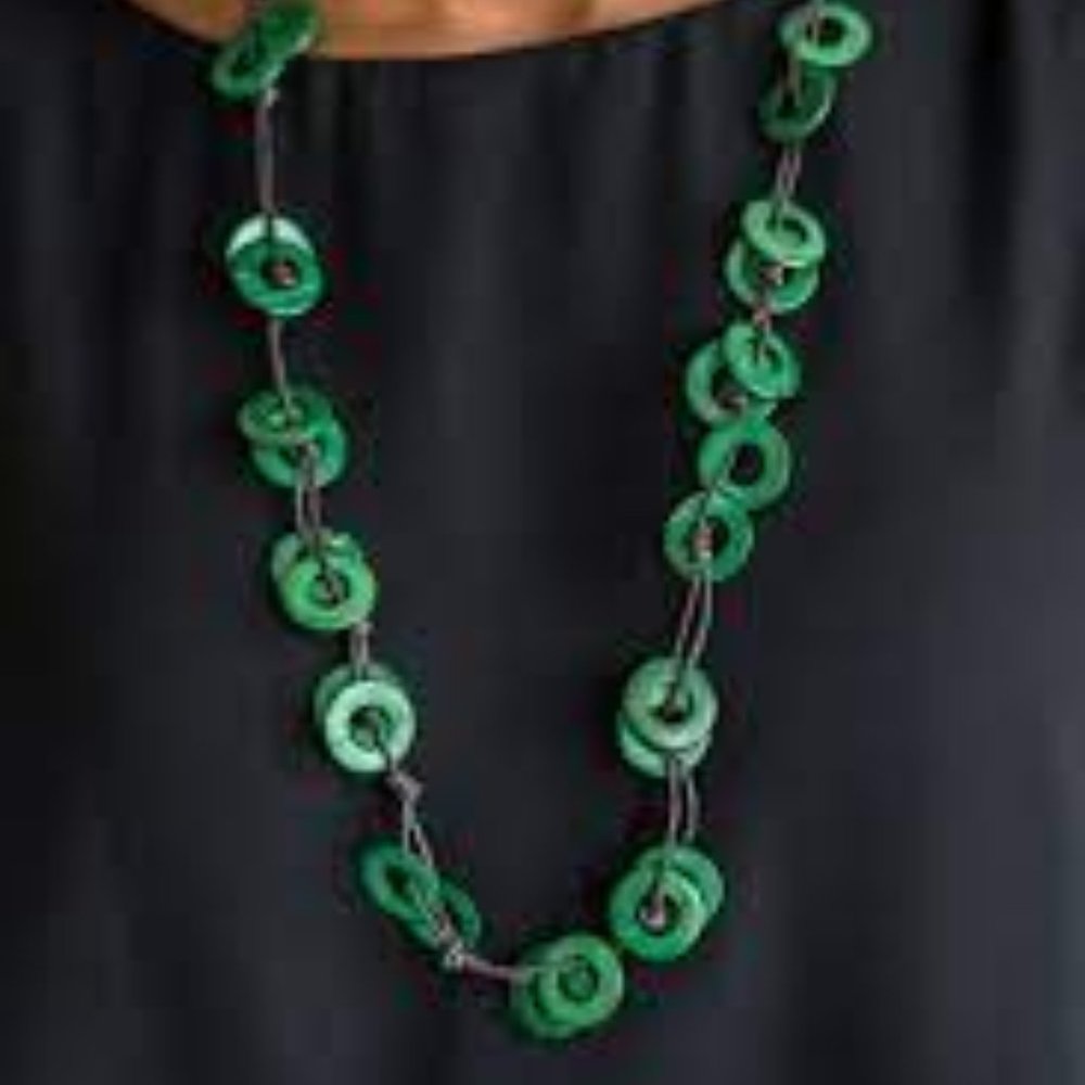 Waikiki Winds - Green Wood Necklace - Paparazzi